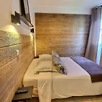 Atlantis Hotel 2*