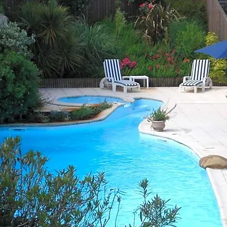 Atlantis Hotel 2*